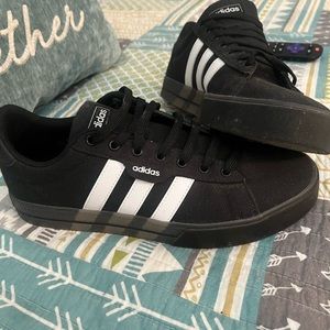 Lightly worn old school Adidas Size 9.5 Black and White